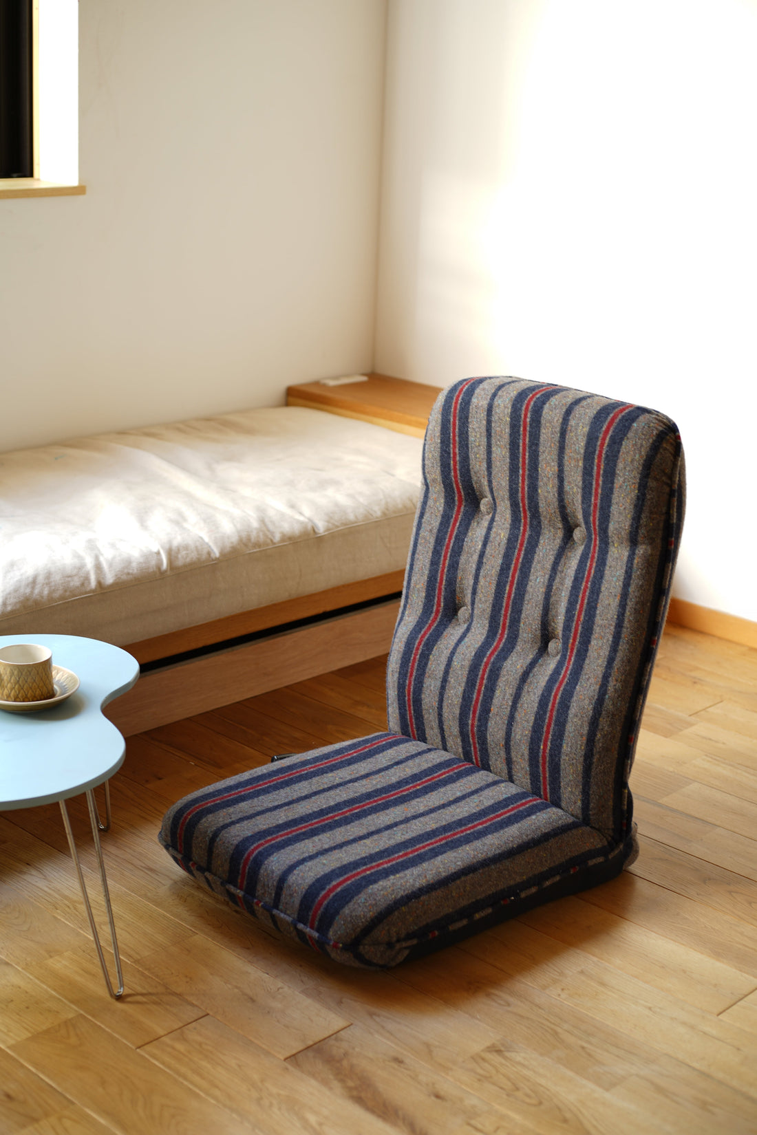 デニムの神々が愛した「幻の裏地」を纏う、ただ一つの座椅子。 - KISEI official shop